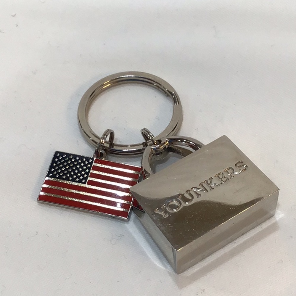 YOUNKERS Shopping Bag Keychain w Flag